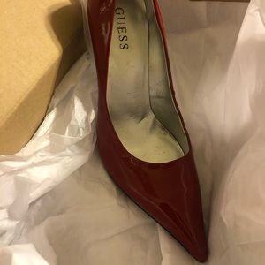 Red Guess pumps